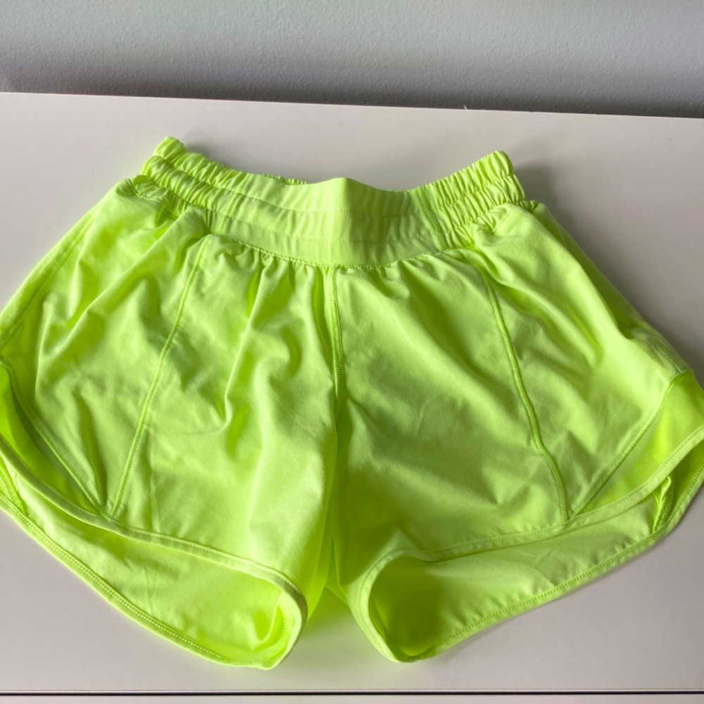 Lululemon Highlight Yellow Hotty Hot Low-Rise Lined Short 4”